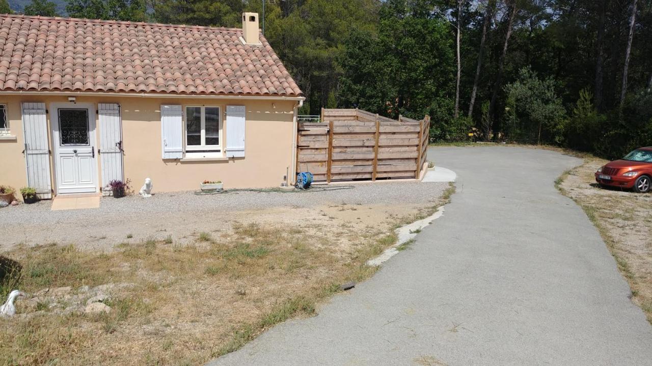 Charmante Maison Climatisee Avec Piscine Драгинян Екстериор снимка