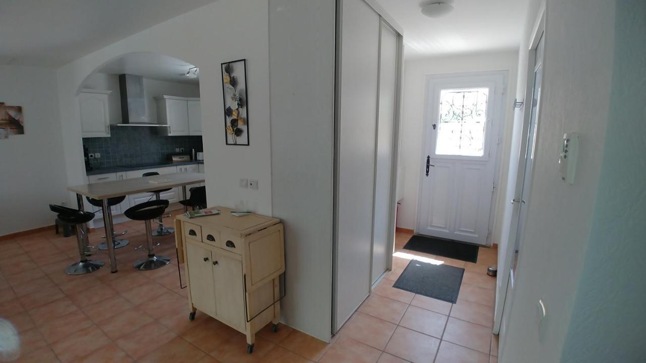 Charmante Maison Climatisee Avec Piscine Драгинян Екстериор снимка